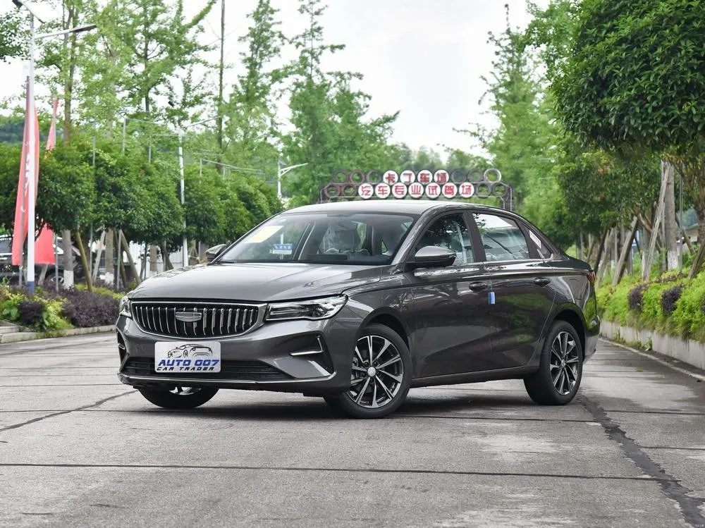 Xe ô tô chạy xăng Geely Emgrand